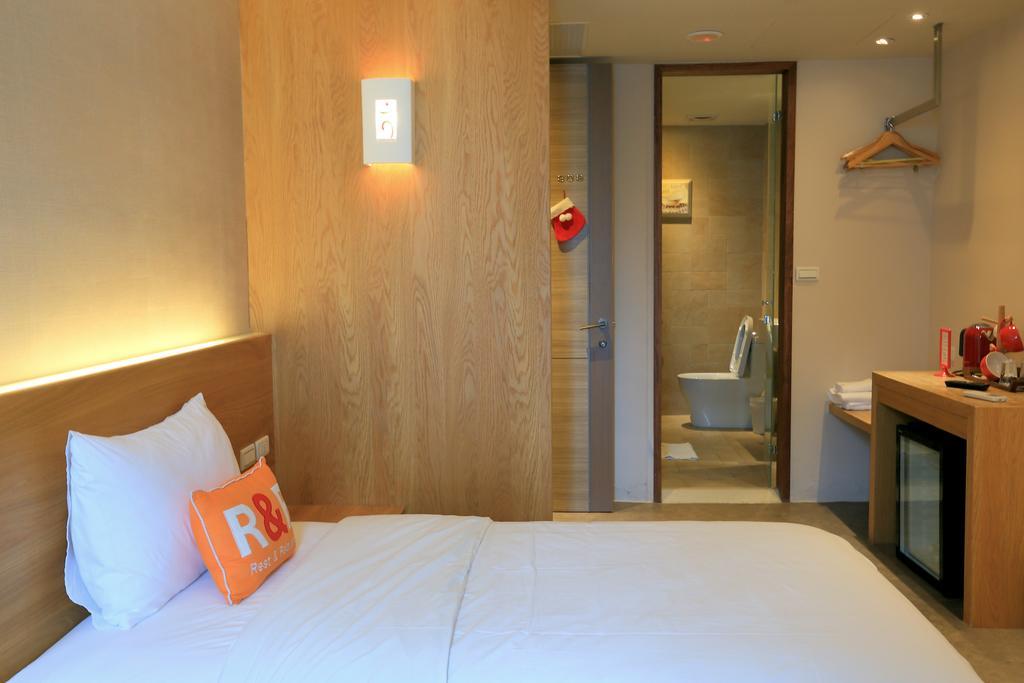 花蓮市 ステーション 100 メートル B＆B Bed & Breakfast エクステリア 写真
