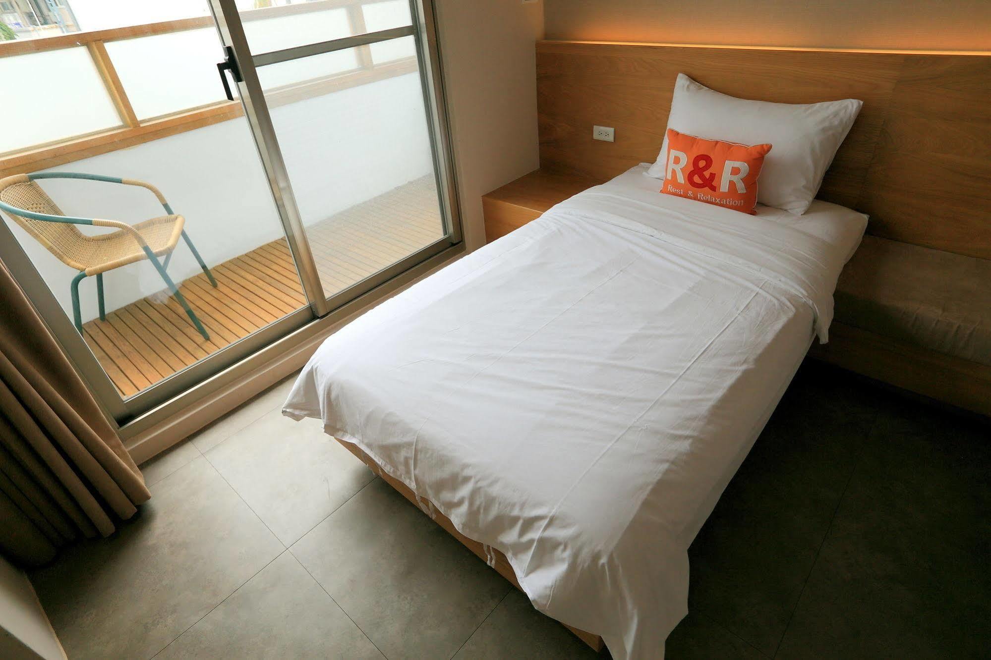 花蓮市 ステーション 100 メートル B＆B Bed & Breakfast エクステリア 写真